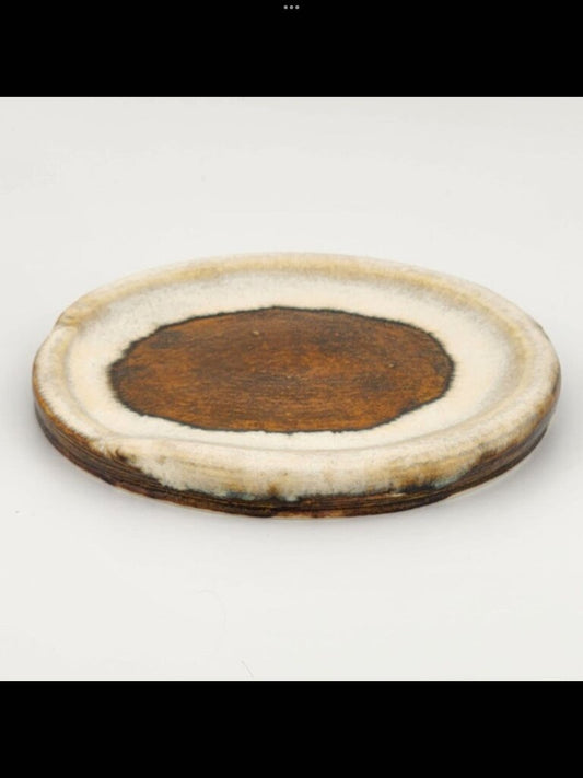 Cream and brown spoon rest