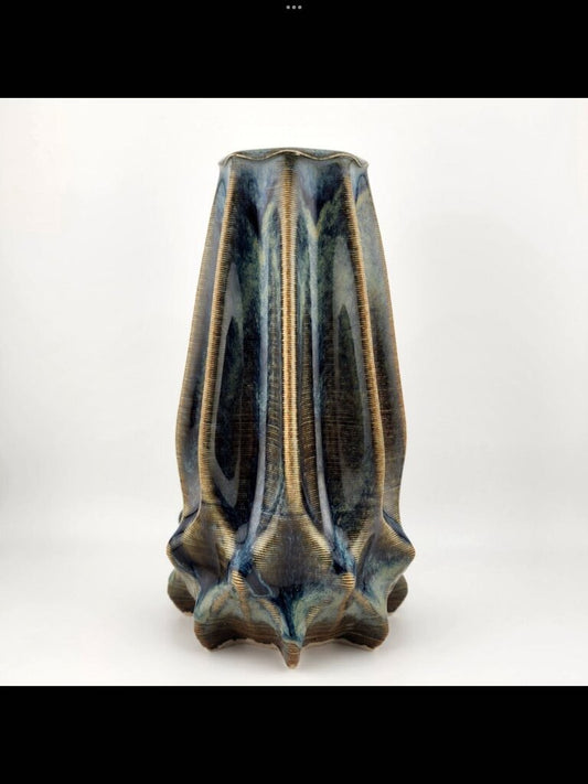 Pedestal decor piece