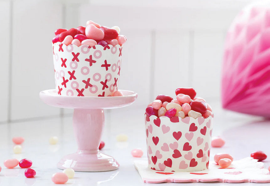 Scattered hearts XOXO baking cups